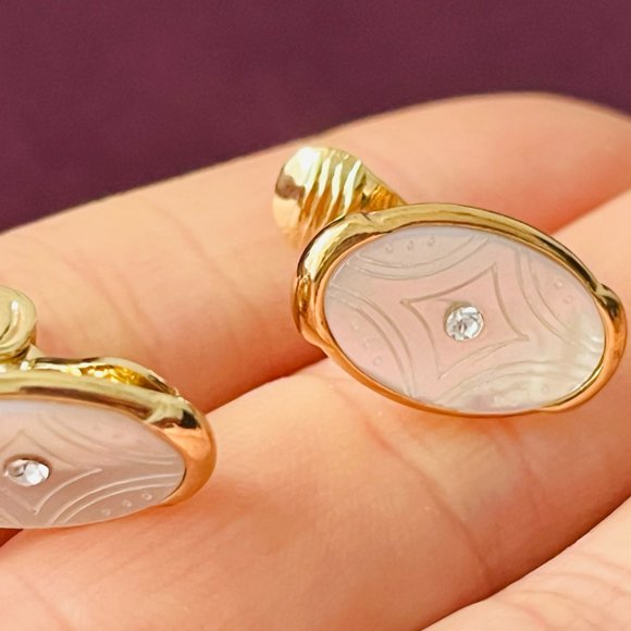 Vintage MONET Natural Rainbow Mother of Pearl Shell Clip Earrings w/Rhinestone - Picture 5 of 5